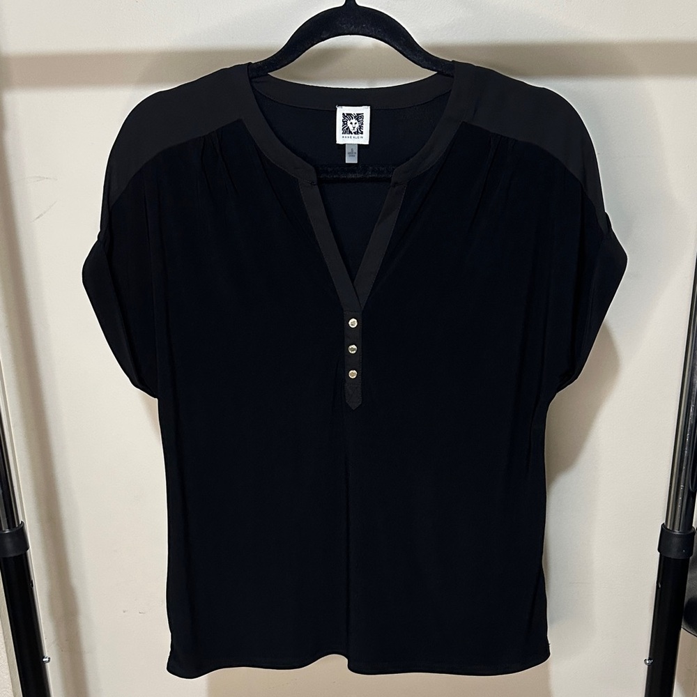 Anne Klein Elegant Black Blouse with Button Accents